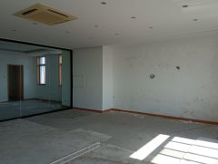 便宜仓库出租，单间49平起，整层1600平，按需出租